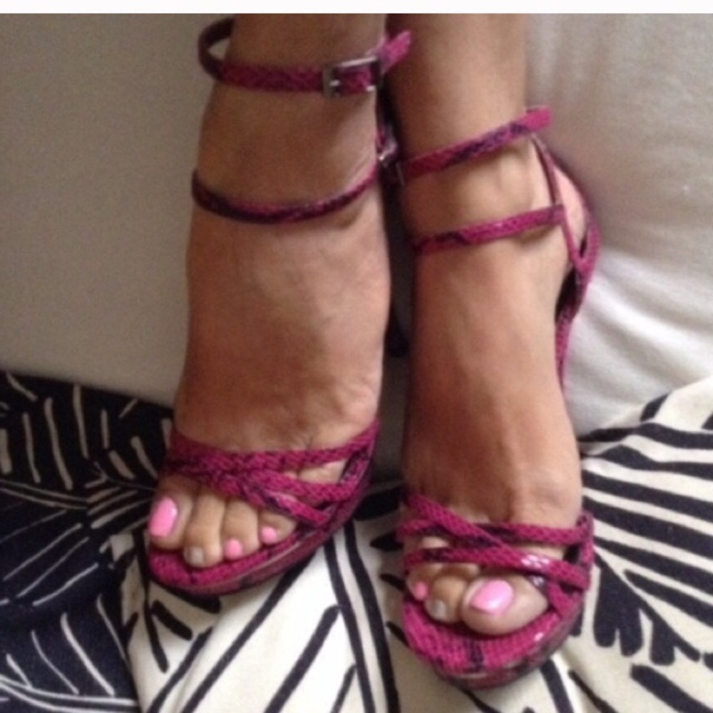 DOLLHOUSE PINK & BLACK REPTILE STILETTO HEELS 7